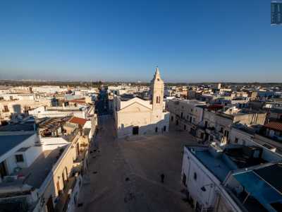 ..., ma la fatica � ripagata dalla splendida vista del territorio circostante con le citt� confinanti e le campagne che si spingono sino al mare